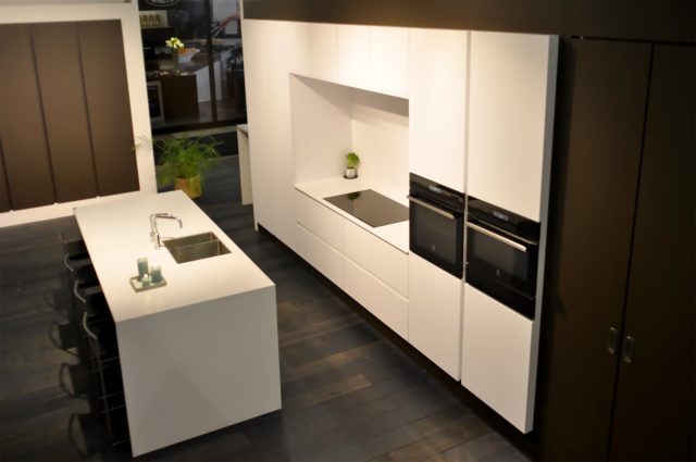 La qualité du stratifié avec l&rsquo;apparence d&rsquo;une porte laquée